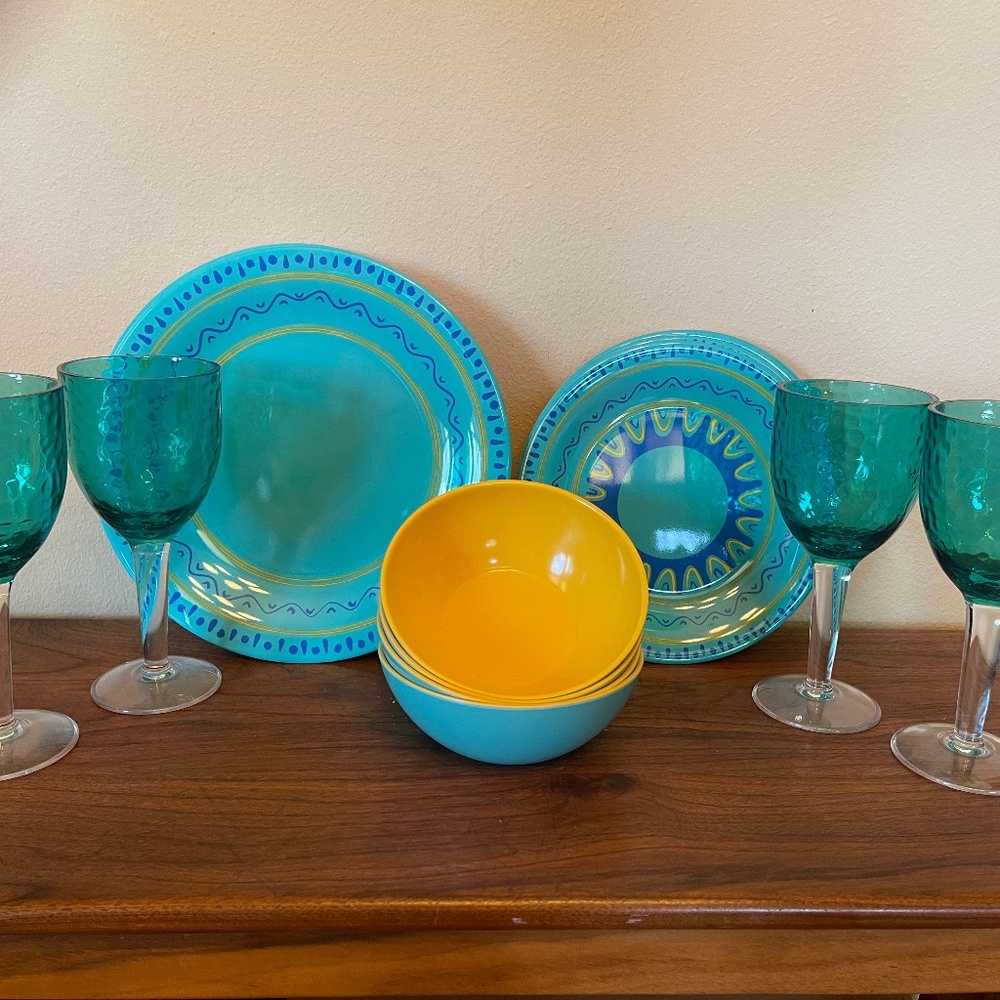 Bobby Flay  Melamine 16 Piece Set of Dinnerware-4 Full Place Settings NEW!